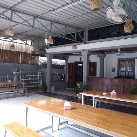 Funny Backpacker Hostel 琅勃拉邦 外观 照片