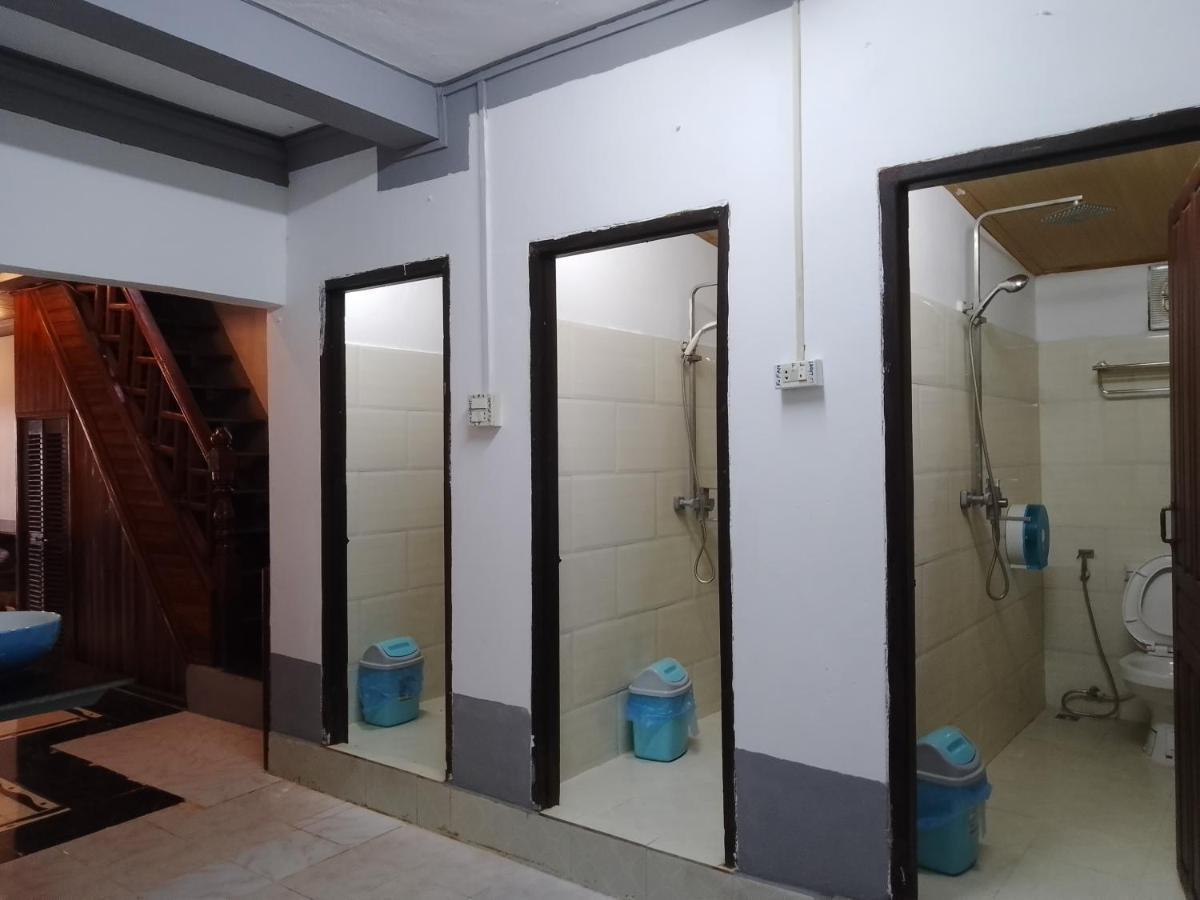 Funny Backpacker Hostel 琅勃拉邦 外观 照片
