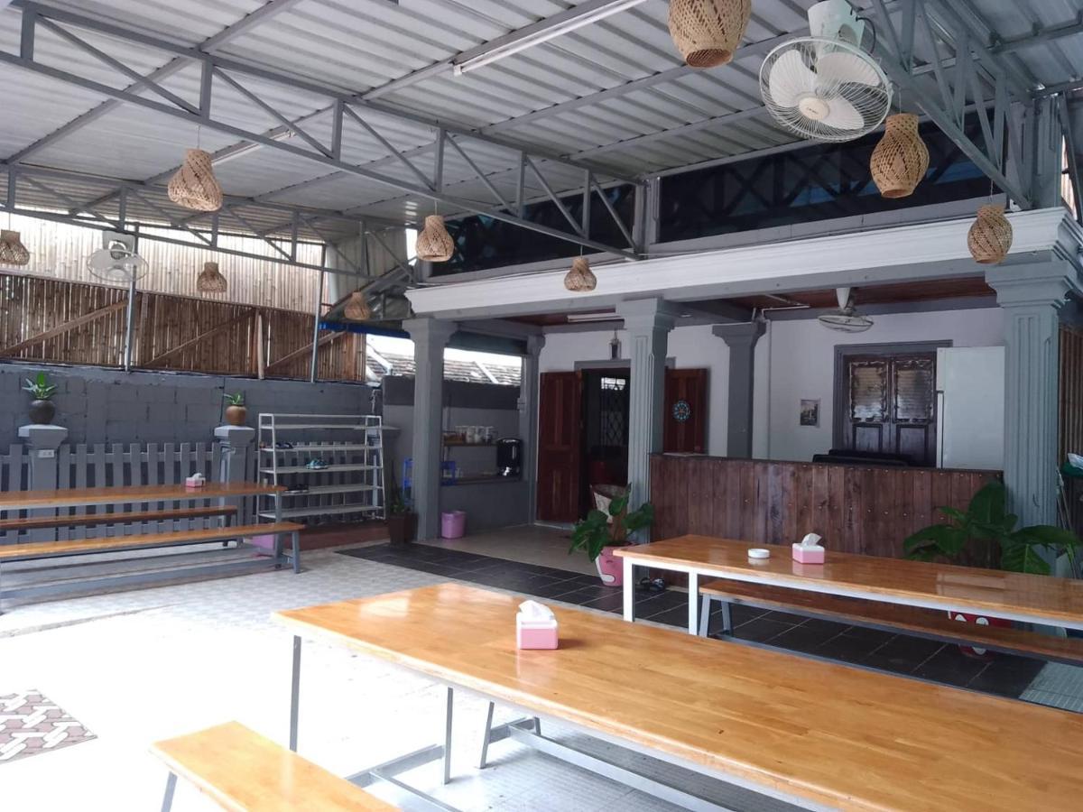 Funny Backpacker Hostel 琅勃拉邦 外观 照片